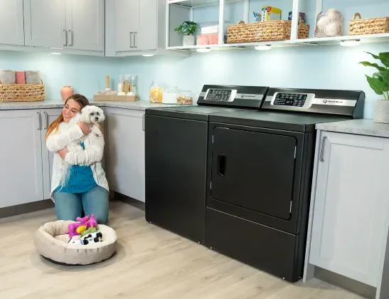 speed-queen-tr7-top-load-washer-woman-holding-dog